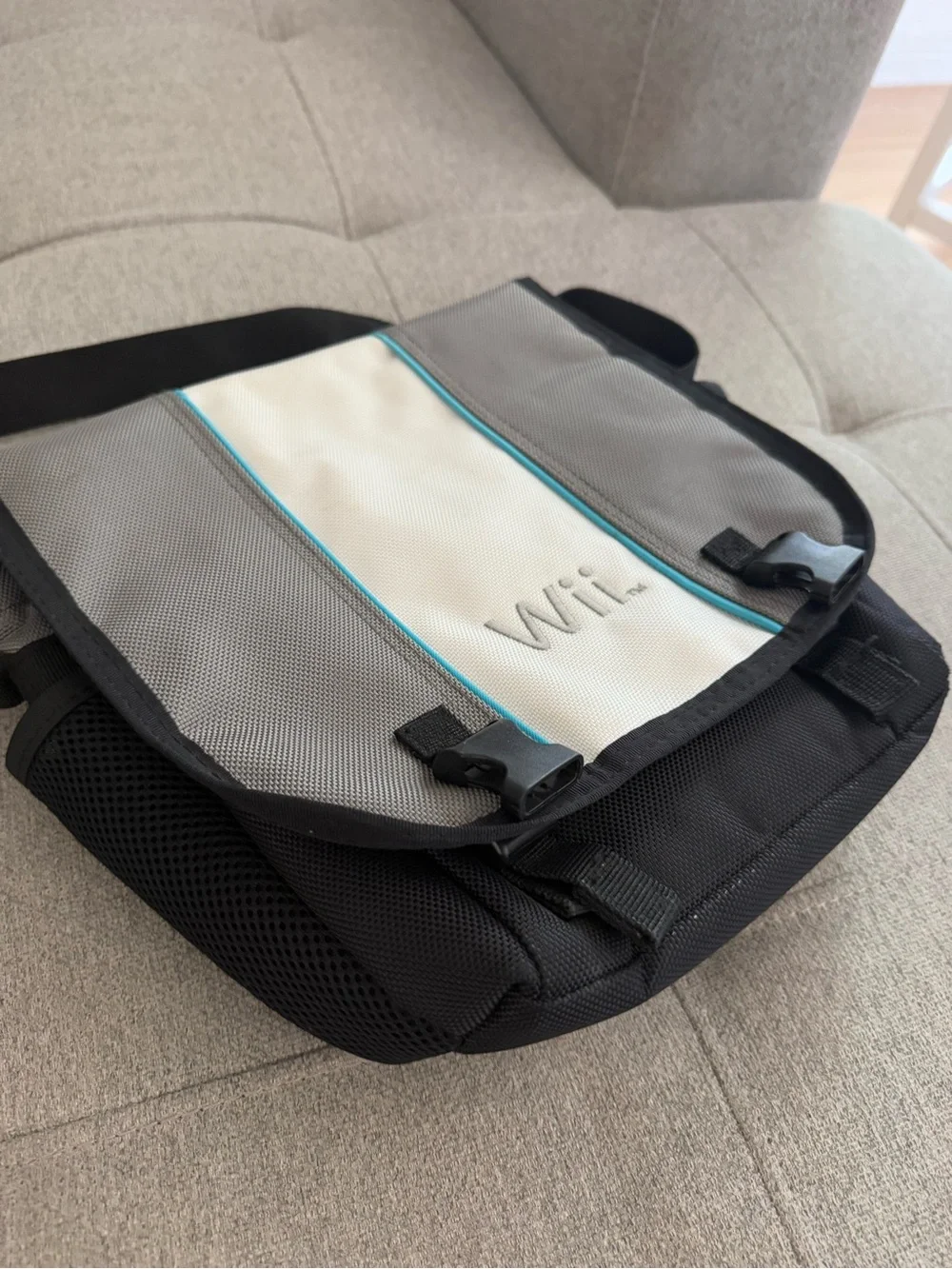NINTENDO Wii TRAVEL CARRY CASE MESSENGER BAG CARRYING CONSOLE ALS INDUSTRIES